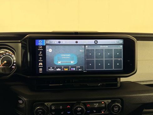 Used 2024 Jeep Wrangler Unlimited Sport AWD/4WD image 19