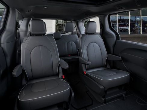 New 2026 Chrysler Pacifica Limited w/ S Appearance Package image 15