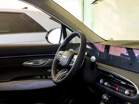 Used 2026 Genesis GV70 2.5T Advanced image 28