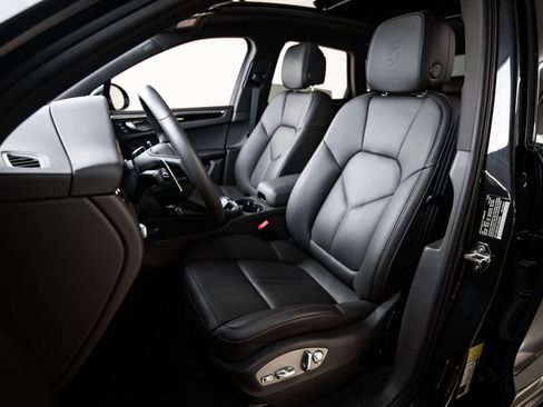 Certified 2026 Porsche Macan S AWD/4WD image 5