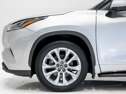 Used 2023 Toyota Highlander Limited AWD/4WD image 37