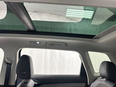 Used 2024 Volkswagen Taos SE w/ Panoramic Sunroof Package image 38