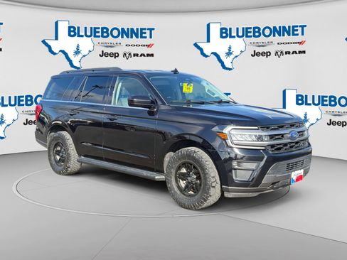 Used 2022 Ford Expedition XLT AWD/4WD image 3