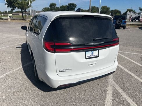 New 2026 Chrysler Pacifica Select image 23