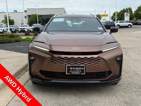 Used 2025 Toyota Crown Signia w/ Tow-Hitch Package (TMS) AWD/4WD image 8