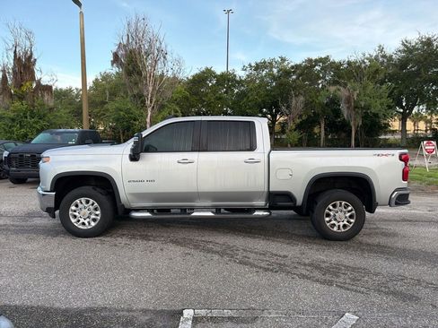 Used 2022 Chevrolet Silverado 2500 LT w/ Convenience Package AWD/4WD image 2