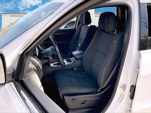 Used 2019 Jeep Grand Cherokee Laredo w/ Security & Convenience Group image 21