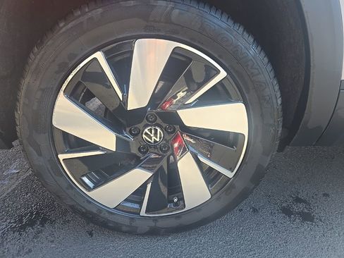 Used 2024 Volkswagen Atlas Cross Sport SE image 11