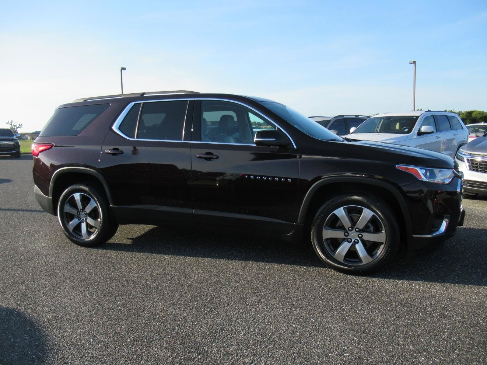 Used 2021 Chevrolet Traverse LT w/ LT Premium Package AWD/4WD image 2