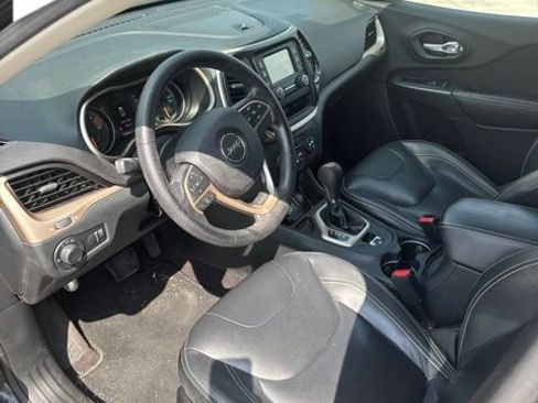 Used 2016 Jeep Cherokee Sport FWD image 8