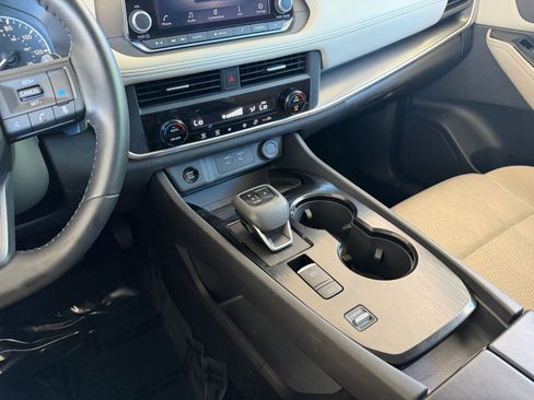 Used 2025 Nissan Rogue SV FWD image 42