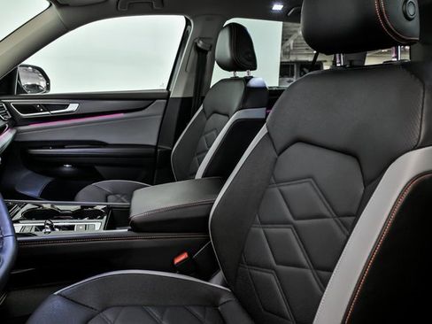 Certified 2025 Volkswagen Atlas Peak Edition SE image 12