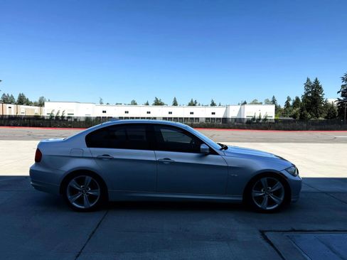 Used 2010 BMW 335i Sedan RWD image 6