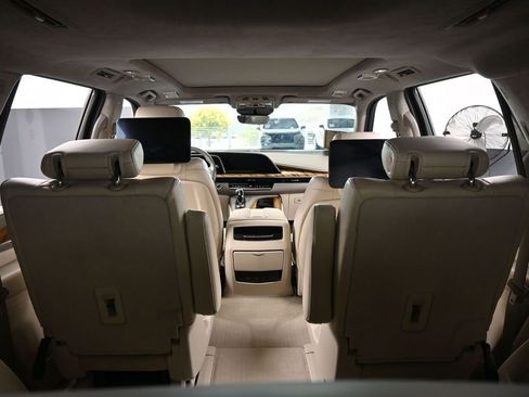 Used 2021 Cadillac Escalade Sport Platinum w/ LPO, ONYX Package image 58