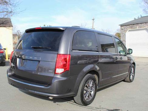 Used 2017 Dodge Grand Caravan SXT image 5