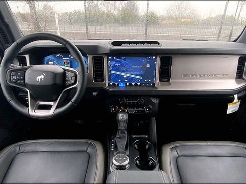 New 2026 Ford Bronco Outer Banks w/ Sasquatch Package image 5
