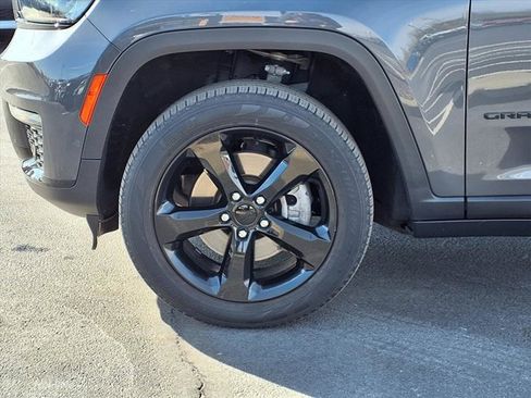 Used 2023 Jeep Grand Cherokee L Limited w/ Luxury Tech Group II image 28