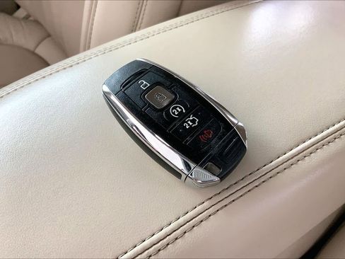 Used 2018 Lincoln MKC Select w/ Select Plus Package image 14