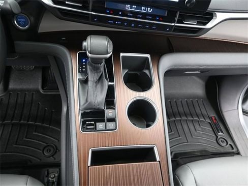 Used 2022 Toyota Sienna XLE image 10