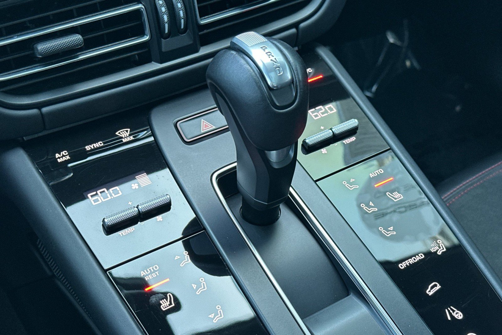 Certified 2024 Porsche Macan GTS AWD/4WD image 22