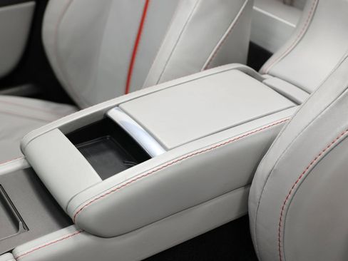 Used 2016 Aston Martin V8 Vantage GT RWD image 45
