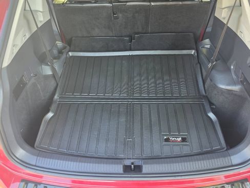 Used 2019 Volkswagen Tiguan SE w/ Panoramic Sunroof Package AWD/4WD image 10