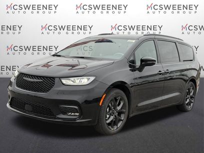 New 2026 Chrysler Pacifica Select w/ S Appearance Package