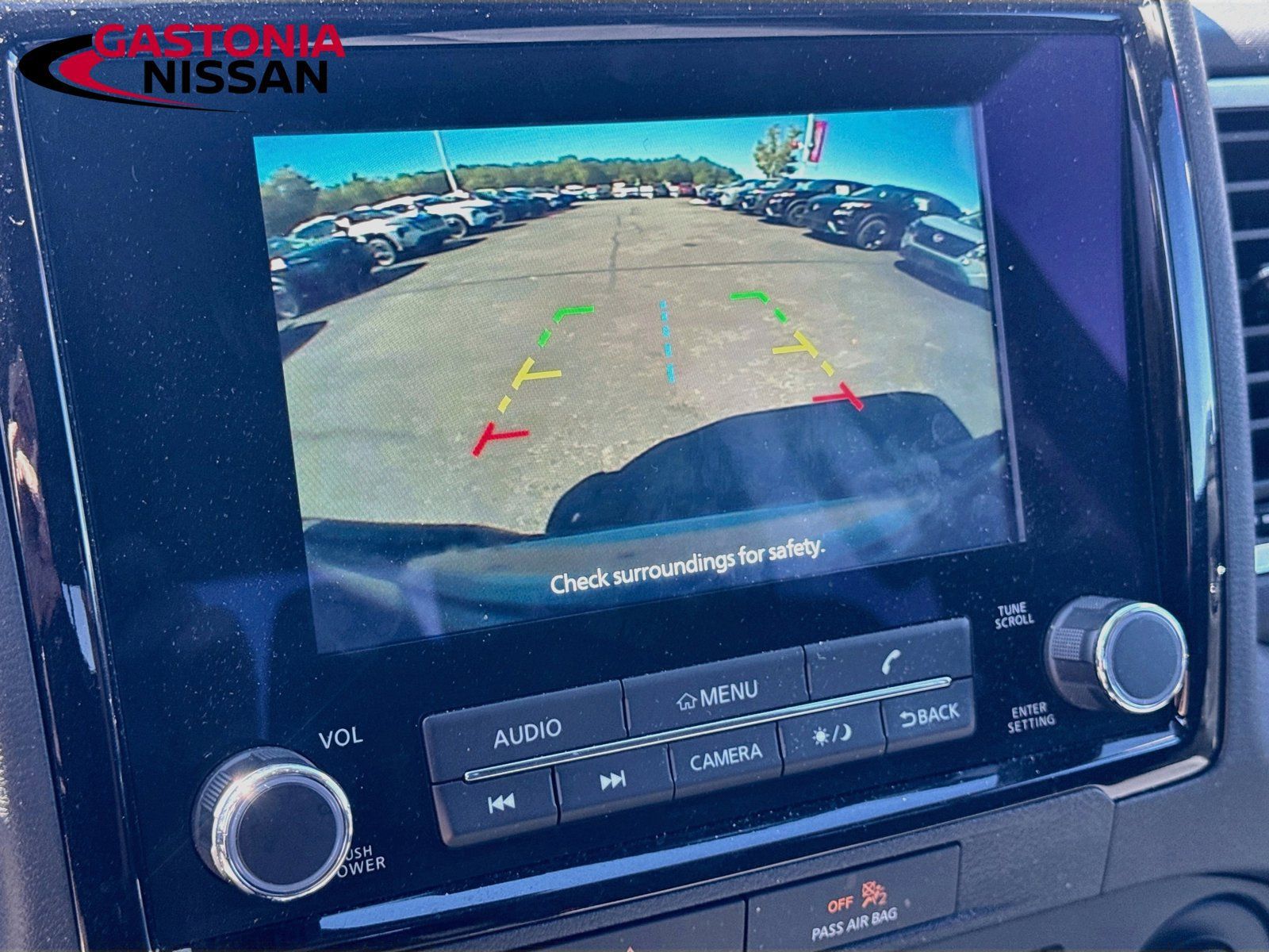 Used 2022 Nissan Frontier SV AWD/4WD image 17