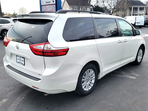 Used 2016 Toyota Sienna XLE image 5