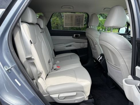 Used 2025 Kia Sorento S FWD image 28