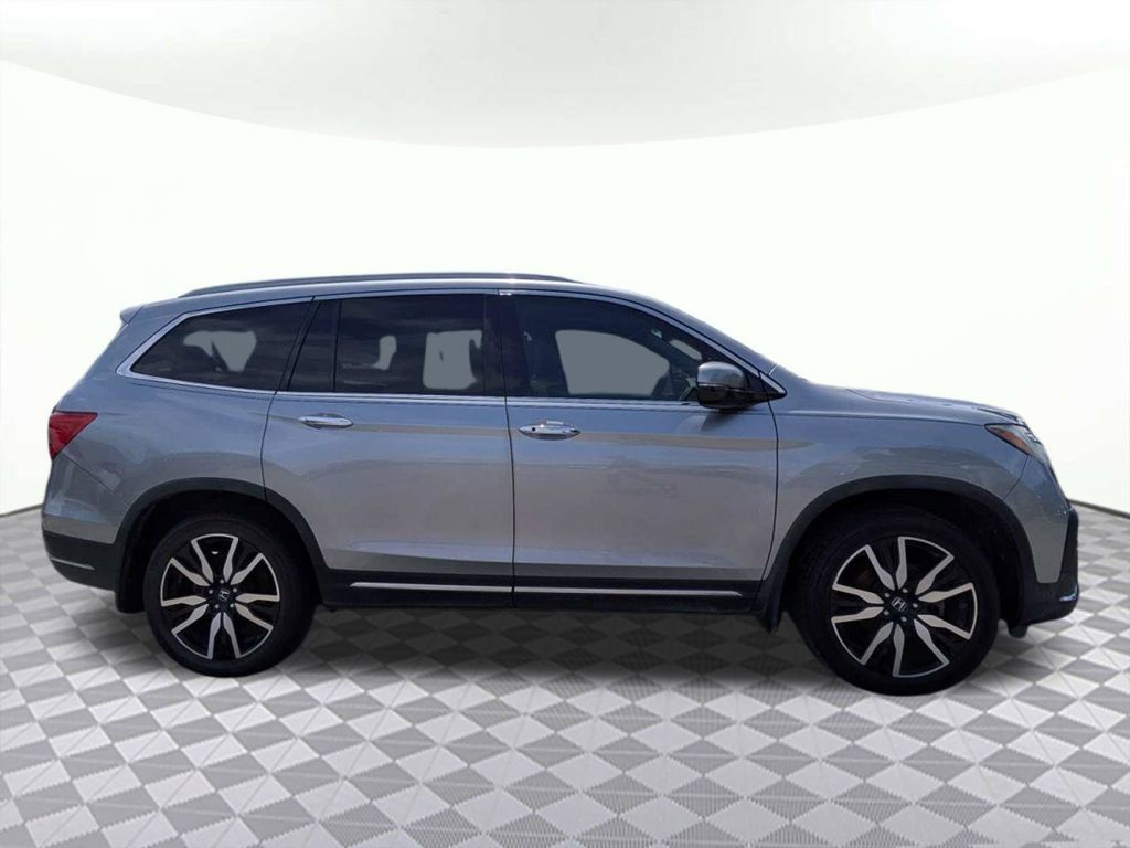 Used 2019 Honda Pilot Touring image 2