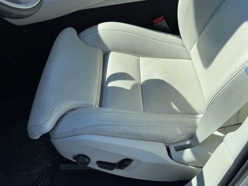 Certified 2024 Volvo XC90 T8 Ultimate w/ Protection Package Premier image 25