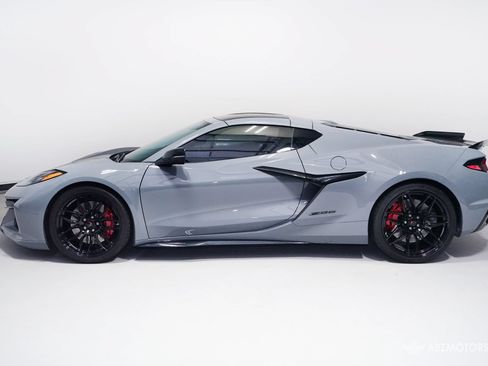 Used 2024 Chevrolet Corvette Z06 RWD image 5