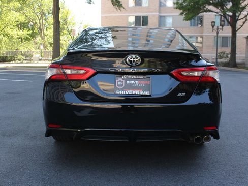Used 2018 Toyota Camry SE w/ Moonroof Package FWD image 8
