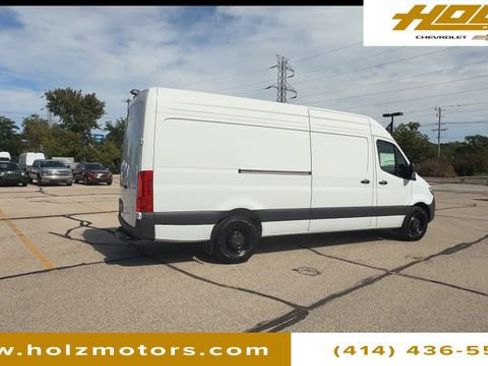 Used 2025 Mercedes-Benz Sprinter 2500 image 2