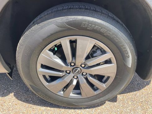 Certified 2025 Nissan Pathfinder S FWD image 17