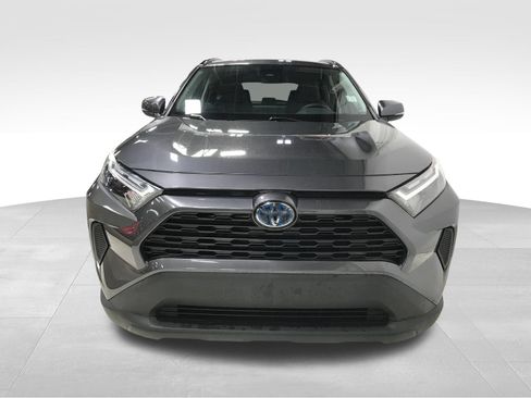 Used 2022 Toyota RAV4 XLE AWD/4WD image 3