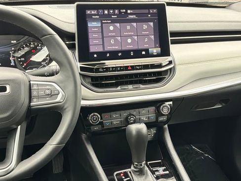 Used 2024 Jeep Compass Limited image 13