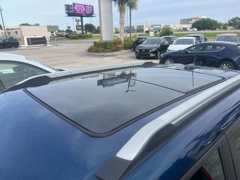 Used 2021 Chevrolet TrailBlazer LT w/ Sun and Liftgate Package FWD image 9