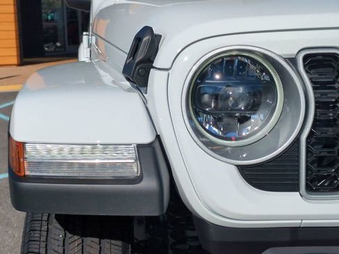 New 2026 Jeep Wrangler Unlimited Sahara AWD/4WD image 10