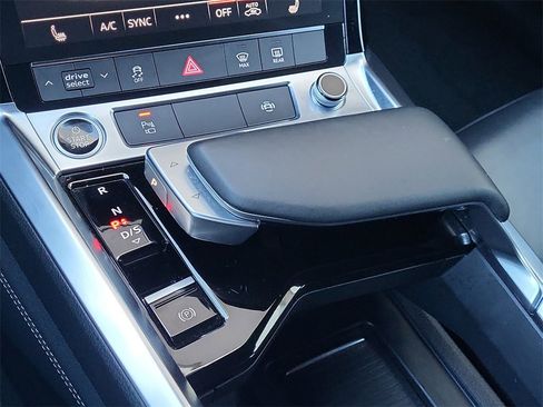 Used 2022 Audi e-tron Premium w/ Convenience Plus Package image 28