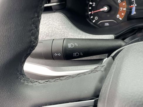 Used 2024 Jeep Compass Latitude image 30