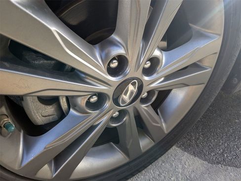 Used 2017 Hyundai Elantra SE w/ SE A/T Tech Package 03 image 15