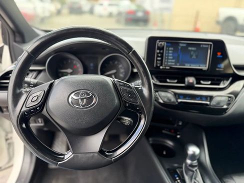 Used 2018 Toyota C-HR XLE FWD image 45