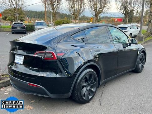 Used 2022 Tesla Model Y Long Range image 7