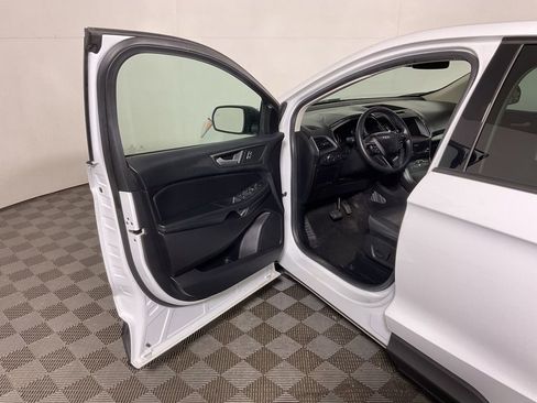 Used 2020 Ford Edge SE image 17