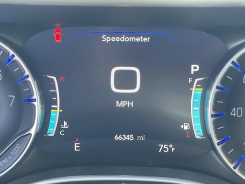Used 2024 Chrysler Pacifica Touring-L FWD image 30