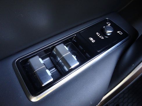 Certified 2025 Jaguar F-PACE R-Dynamic S image 30