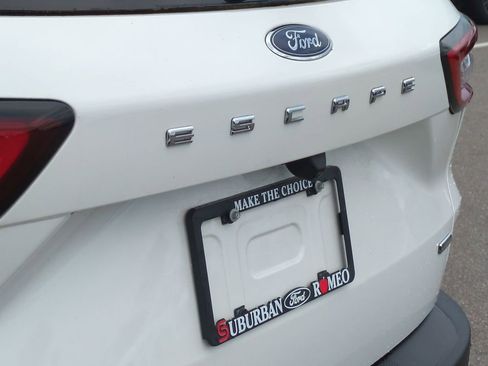 New 2025 Ford Escape SE image 11