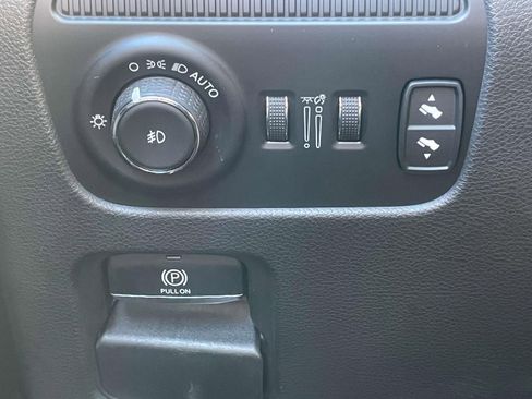 Used 2023 Jeep Grand Wagoneer 4WD w/ Flexible Seating Group image 19